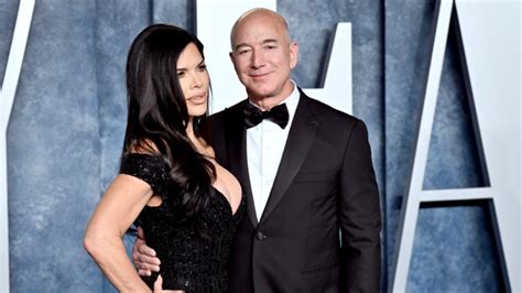 Jeff Bezos And Lauren Sanchez Are Engaged Ctv News