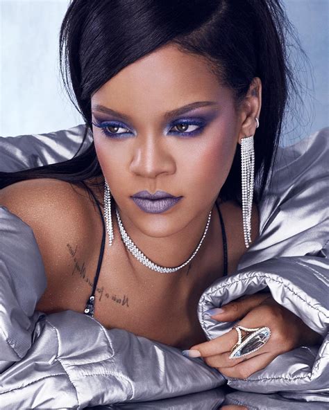 Watch Rihannas First Ever Makeup Tutorial Here Savoir Flair