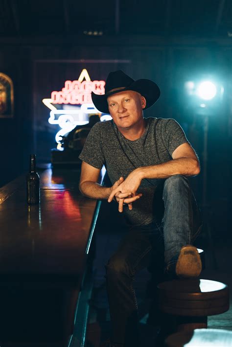 ABOUT Kevin Fowler