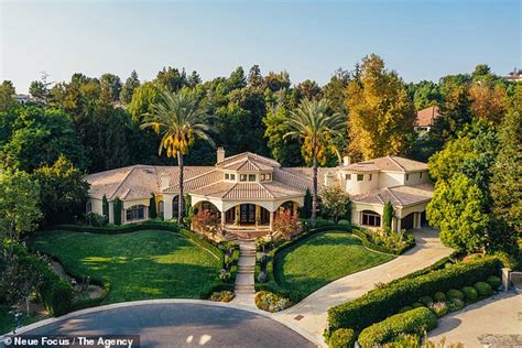 Motley Crues Nikki Sixx Lists His La Mansion For 57m Daily Mail Online
