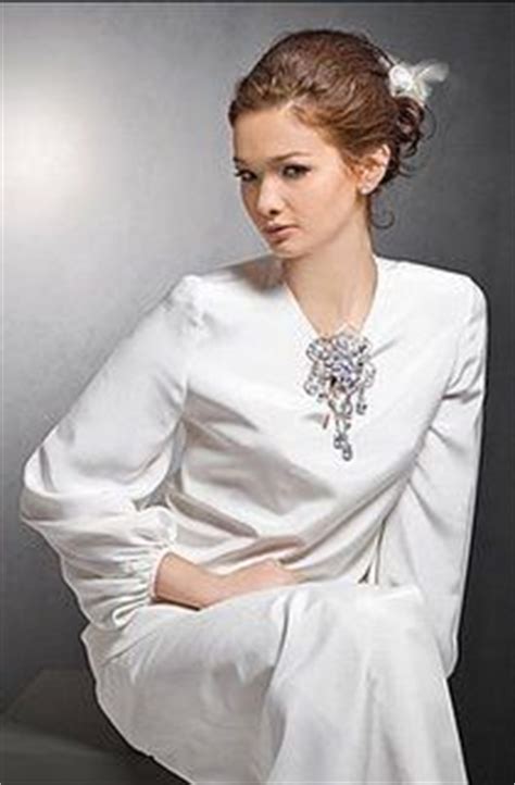 Baju kebaya moden bewarna putih. 17 Best images about Peplum / Baju Kurung / Kebaya Modern ...