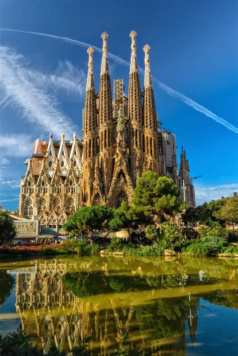 Façade De Nativité De Cathédrale De Sagrada Familia à Barcelone Image