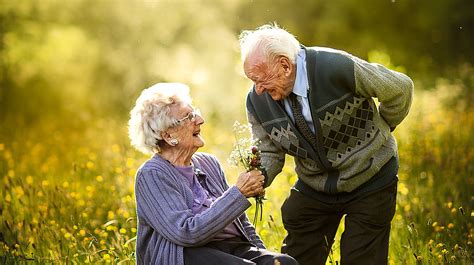 This Photographer Asks Elderly Couples To Pose For Engagement Style Photos Huffpost Uk Life