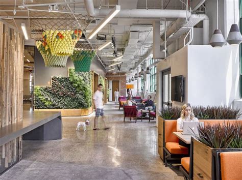 Top 10 Coolest Offices From Around The World
