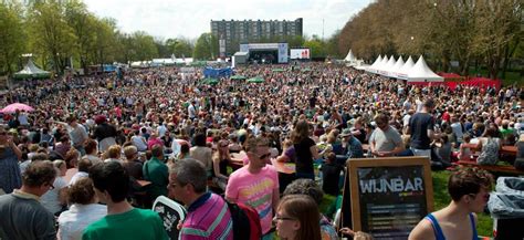 Vier de vrijheid in de binnenstad van roermond tijdens bevrijdingsfestival limburg. Bevrijdingsfestival Utrecht - YellowTipi.nl