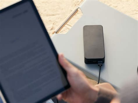 Mophie Powerstation Xl Portable Power Bank Recharges Devices Quickly