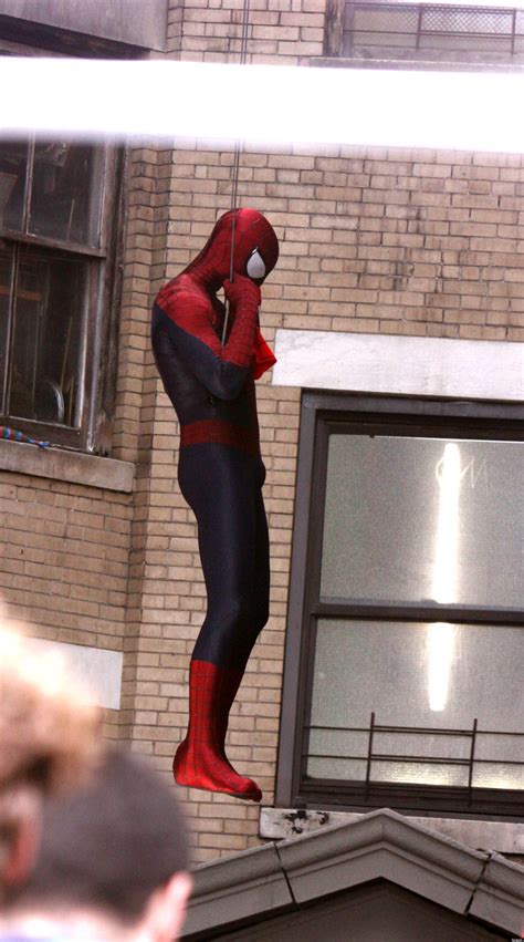 The Amazing Spider Man 2 First Look At Andrew Garfield On Set In New