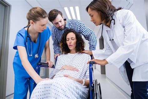 Signs Of Labor How Pregnant Moms Can Tell When Labor Is About To Start