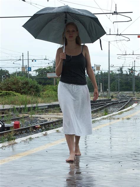 Uma Barefooting In The Rain Barefoot Urban Girls 24 Photos