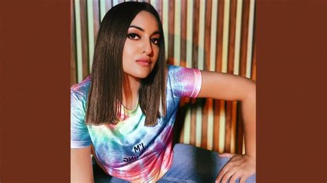 Sonakshi Sinha Looks Absolutely Stunning As She Debuts New Hair Look On Her Latest Instagram