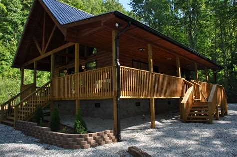 Bryson city, north carolina, is an outdoors enthusiast's paradise with its proximity to the great smoky mountains. Bryson City log cabin with 2 bedrooms | FlipKey