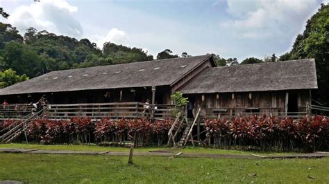 Kampung Budaya Sarawak: Destinasi Mengagumkan di Kuching