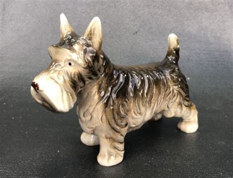 Vintage Porcelain Ceramic Dog Figurine Scottish Terrier Scotty Occupied