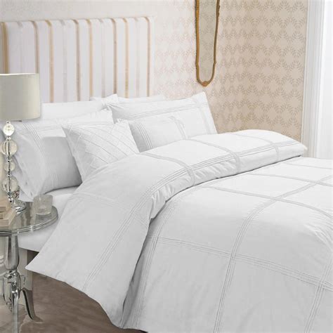8 Pcs Dyed Pleated White Bed Sheet Set With Quilt Pillow And Cushions