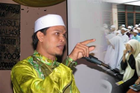 Sedutan dari bicara santai bertajuk keberkatan dalam hidup oleh ustaz dr haji abdullah khairi di perkarangan arked tanjung dawai, merbok, kedah pada 21 julai. MP3 Ceramah: MP3 Ceramah: Ustaz Abdullah Khairi Haroon