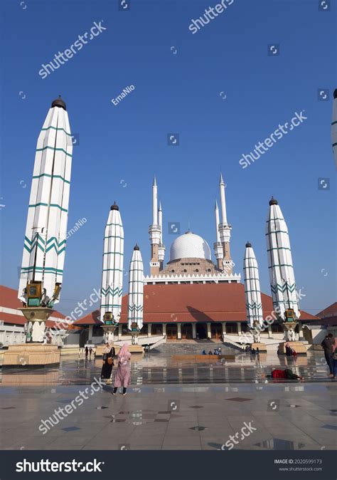 Masjid Agung Jawa Tengah Semarang Indonesia Stockfoto 2020599173