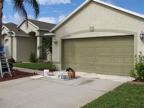 White stucco houses the details matter. Painter in Melbourne, FL- Before and After Photos- Fade