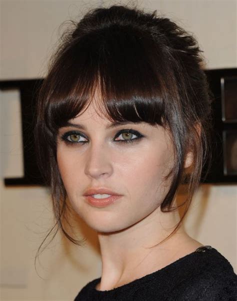 It refers to the bangs themselves which are longer than the elegant actress gave her hair a dark gold color and gave it some glossy curls. Felicity Jones Updo With Bangs - Prom, Formal, Awards ...