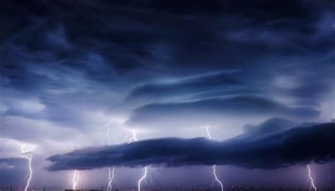 Texas Lightning Storm Photos Capture Natures Raw Beauty And True Essence