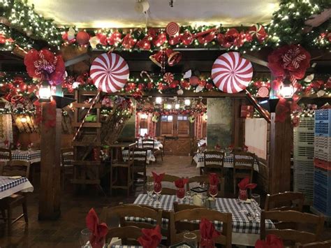 20 Best Restaurant Decoration Ideas For Christmas