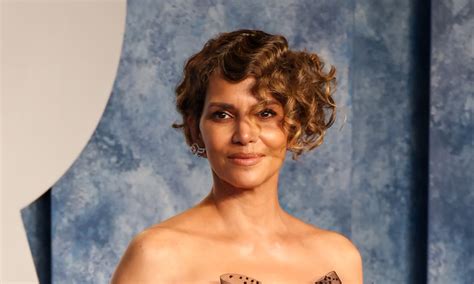 Halle Berry Poses Naked For Shower Selfies That Cause A Stir Nestia