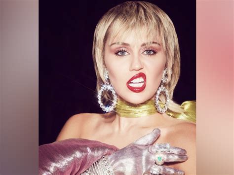 Miley Cyrus Midnight Sky Enters Week 6 Still On 1 At Uk Radio Entertainment