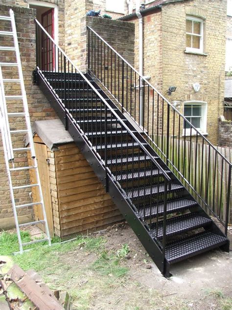 They do not form a circle as spiral or circular staircases do. external-staircase - Staircase design