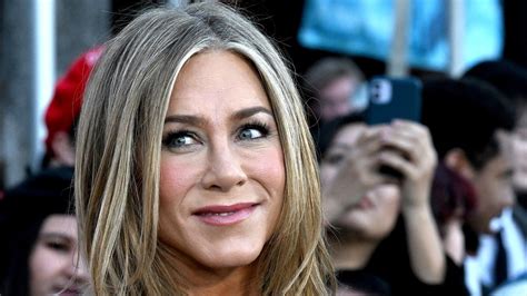 Jennifer Aniston At 50 Didnt Want To Go Gray — Now Shes Rocking It