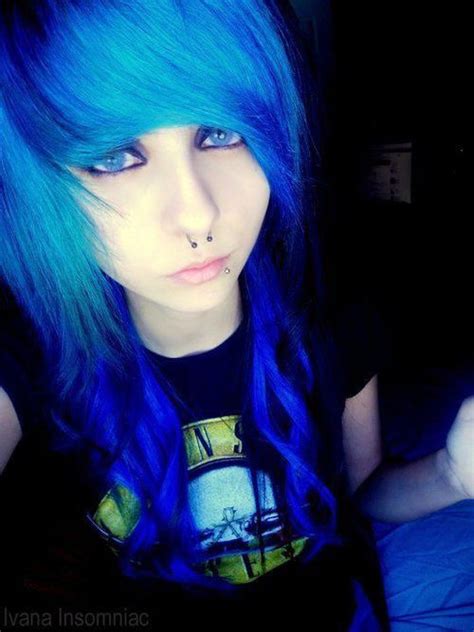 Dark Blue Emo Hair How Blue Is Her Hair She Has The Best Blue Hair I Have Seen In Ages