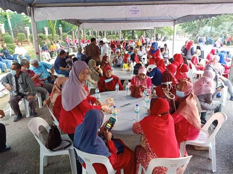 Di kota saya tinggal saja sudah ke penang via udara, ke kuching via darat, ex entikong. Polis Sahkan Penyokong DS Najib Akan Dikenakan Kompaun ...