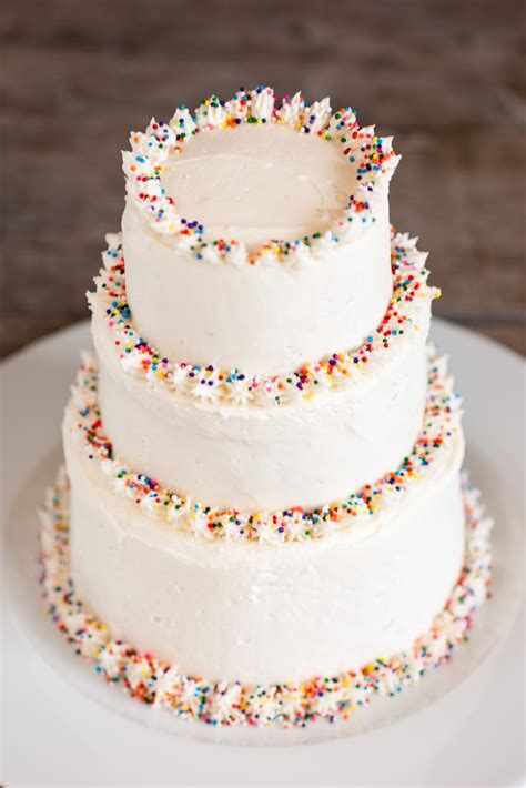 The cake is very simple with no adornments, and yet the simple play of colors and the ruffled design of the frosting to make it look absolutely tempting and beautiful. How to Pick your Wedding Cake Design - With Buttercream ...