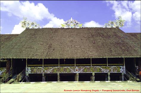 Ciri Khas Rumah Adat Lamin Dari Kalimantan Timur Adalah