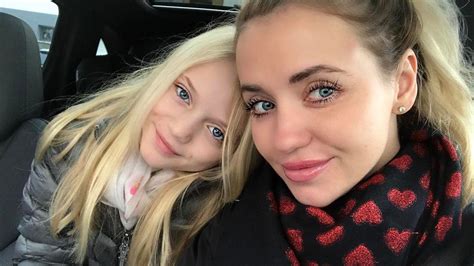 Seine schönheit machte mich sprachlos. Cathy Lugners Tochter (9): Das nervt sie an ihrer Mama ...