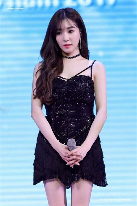 Tiffany ♡ Snsd Snsd Lion Heart Tiffany Hwang 25th Anniversary Sleeveless Dress Concert Girl