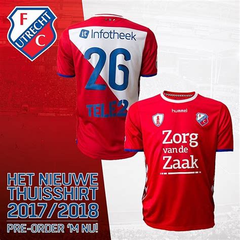 The white torso'd shirt has red sleeves with white contrast cuffs and is being marketed as a reference to the first design the club wore, in 1970. FC Utrecht thuisshirt 2017-2018 - Voetbalshirts.com