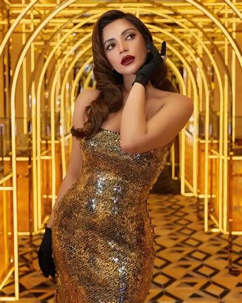 sexaholic fame actress shama sikander birthday hottest photos went viral on instagram see no