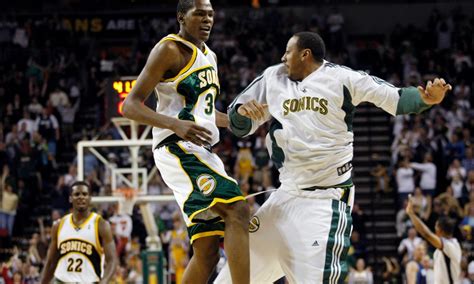 Kevin Durant Rookie Of The Year With Seattle Supersonics Photos