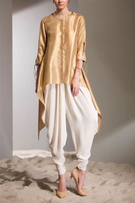 Maybe you would like to learn more about one of these? 7 Padu Padan Baju Lebaran dengan Tunik Satin untuk Usia 30, 40, dan 50-an, Biar Tak Tampak Tua ...