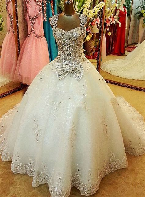 Luxury Sweetheart Crystal Appliques Bowknot Chapel Train Wedding Dress