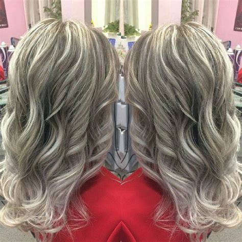 1 inch curling iron if you were to invest in only one curling iron for the rest of your life, the 1 barrel is universally flattering making it the perfect mate. Loose Curls For Medium Hair: How to Curl Medium Length ...