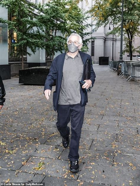 This Is Nonsense Grouchy Robert De Niro Can T Keep Silent In First Day Of Trial Brought By