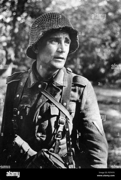 Wehrmacht Soldier On The Western Front 1944 Stock Photo Alamy