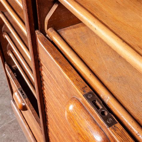 Mit weltweitem versand bei pamono bestellen. Schrank aus Eiche mit Rolltür von Thonet, 1930er bei ...