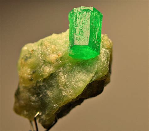 43 Crt Full Dt Damage Free Top Green Emerald Crystal On Matrixswat Pk