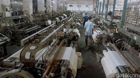 Lowongan karyawan pabrik kayu gresik atmago : Pabrik Pembuat Masker Kebanjiran Order Akibat Virus Corona ...