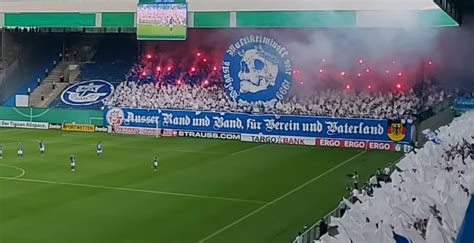 Mit rund 14.000 mitgliedern ist er einer der mitgliederstärksten sportvereine deutschlands. Hansa Rostock Ultras Aufkleber
