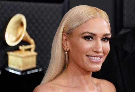 Gwen Stefani 50 Accused Of Getting Plastic Surgery As She Looks