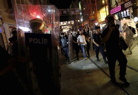 Turkish Riot Police Disperse Protesters With Tear Gas Ibtimes Uk