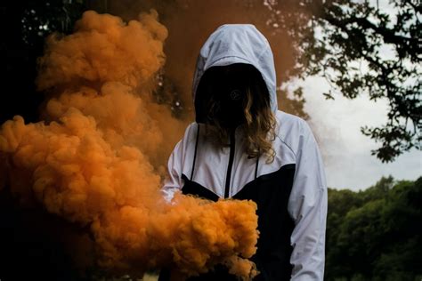 350 Smoke Grenade Pictures Download Free Images On Unsplash