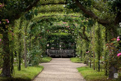 Secret Parks In Paris Garden Gate Design Paris Garden Hidden Garden